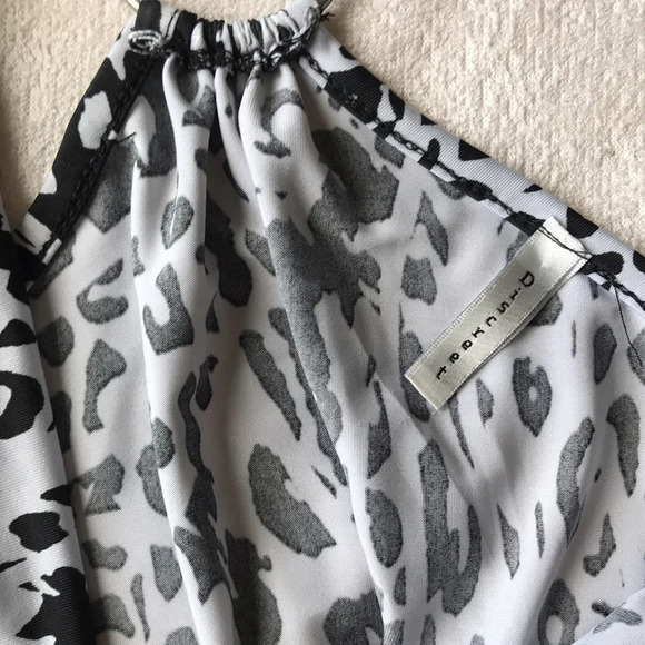 3/$15 Business casual cheetah black white cowl neck sleeveless halter sz medium - Picture 5 of 15